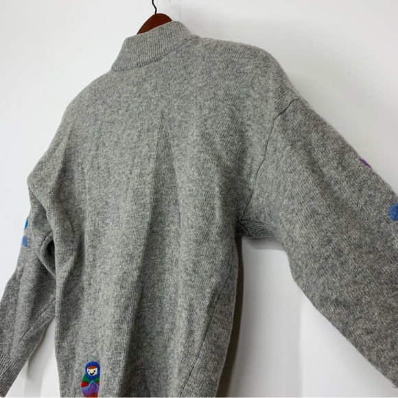 Joye + Fun Vintage 90’s Raised Embroidered People Wool Gray Mock Neck Sweater - Picture 10 of 16